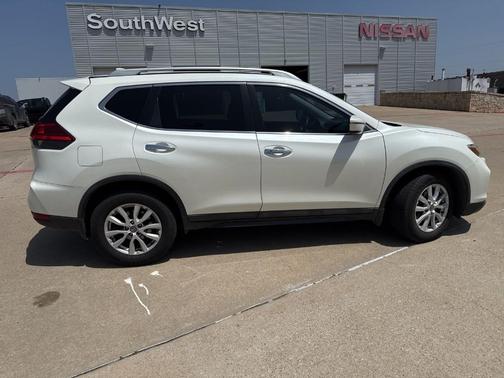 White 2017 Nissan Rogue SV