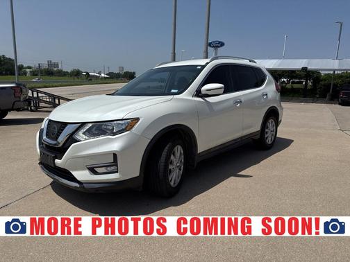 White 2017 Nissan Rogue SV
