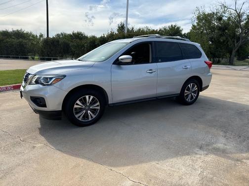 2017 Nissan Pathfinder SL