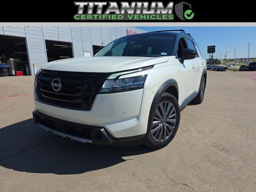 Pearl White Tricoat/Super Black 2023 Nissan Pathfinder SL FWD