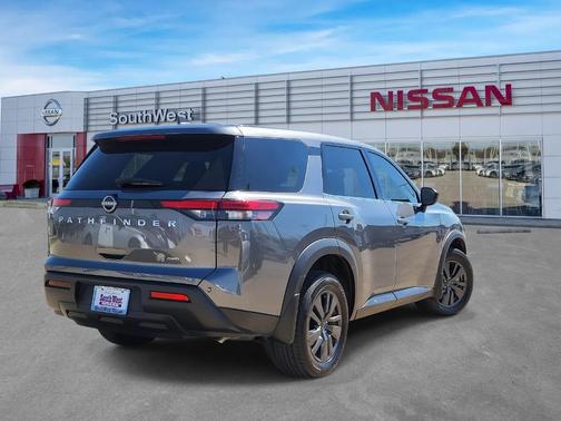 2023 Nissan Pathfinder S