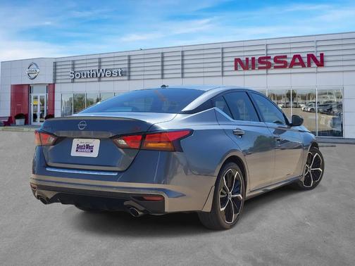 Gun Metallic 2023 Nissan Altima 2.5 SR