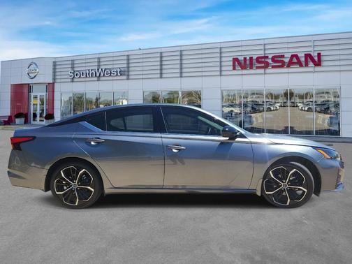 Gun Metallic 2023 Nissan Altima 2.5 SR