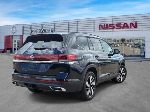Deep Black Pearl Effect 2024 Volkswagen Atlas 2.0T SE w/Technology