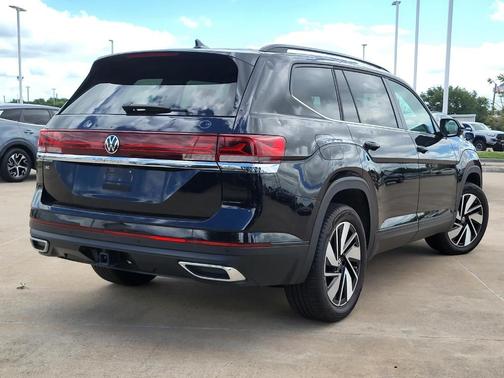Deep Black Pearl Effect 2024 Volkswagen Atlas 2.0T SE w/Technology