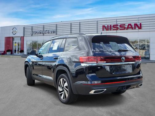 Deep Black Pearl Effect 2024 Volkswagen Atlas 2.0T SE w/Technology