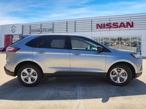 2022 Ford Edge SE