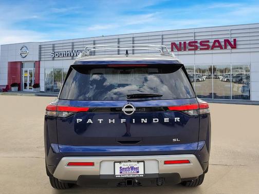 2025 Nissan Pathfinder SL