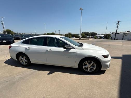 Summit White 2018 Chevrolet Malibu 1LS