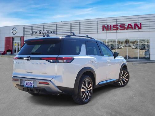2025 Nissan Pathfinder Platinum