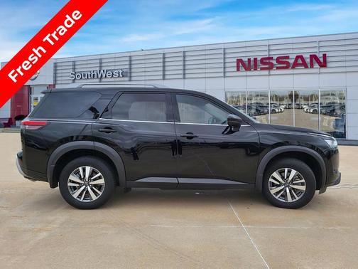 2024 Nissan Pathfinder SL