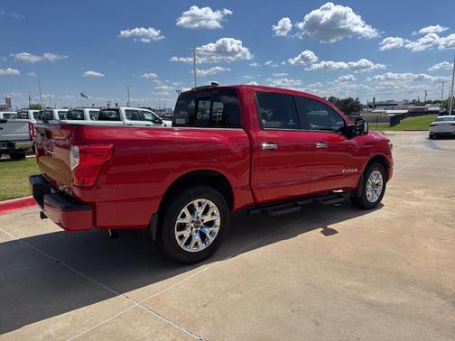 2023 Nissan Titan SV