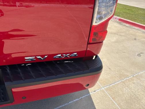 2023 Nissan Titan SV