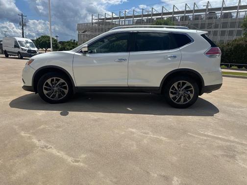 Pearl White 2016 Nissan Rogue SL