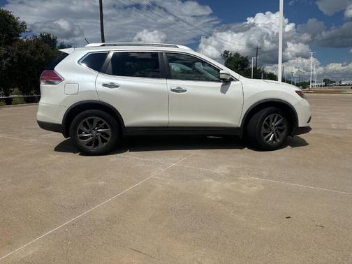 Pearl White 2016 Nissan Rogue SL