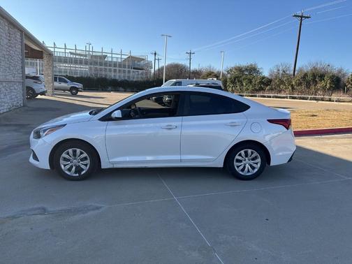 2019 Hyundai Accent SE