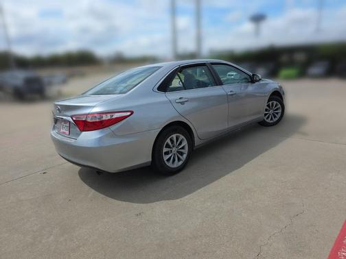 Celestial Silver Metallic 2017 Toyota Camry LE
