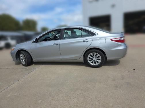 Celestial Silver Metallic 2017 Toyota Camry LE