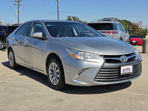 Celestial Silver Metallic 2017 Toyota Camry LE