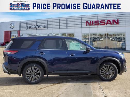 2025 Nissan Pathfinder SL