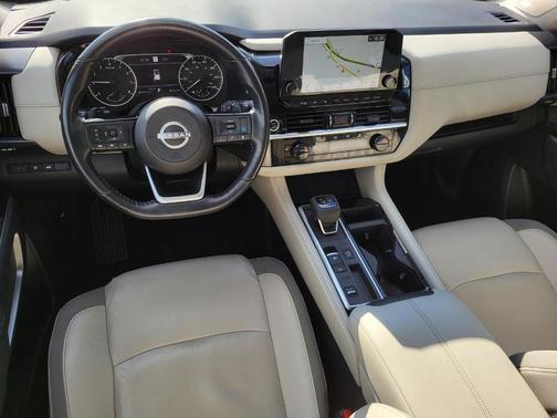 2022 Nissan Pathfinder SL