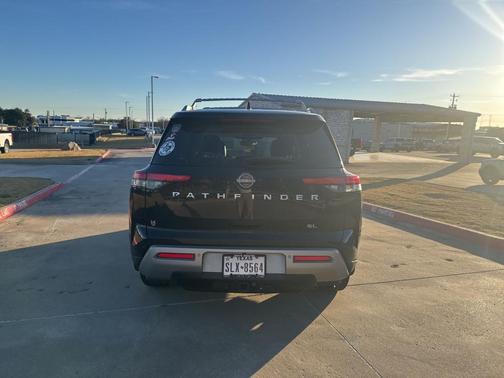 2022 Nissan Pathfinder SL