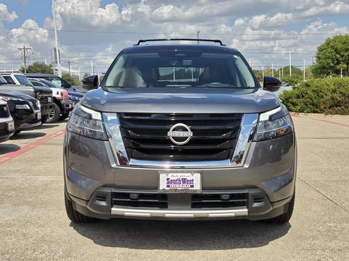 Gun Metallic/Super Black 2024 Nissan Pathfinder Platinum FWD