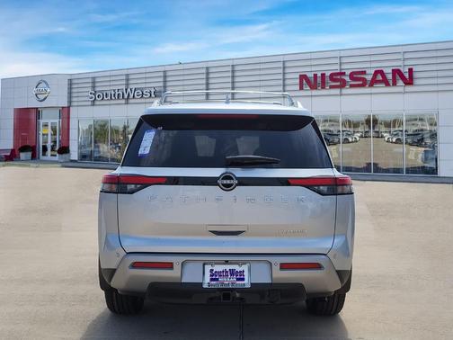 2025 Nissan Pathfinder Platinum