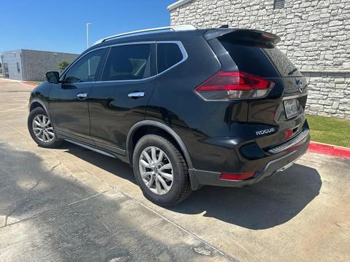 Magnetic Black 2019 Nissan Rogue SV