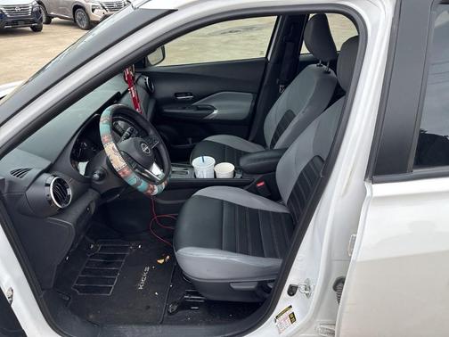 Aspen White 2024 Nissan Kicks SR