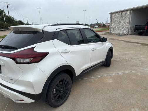 Aspen White 2024 Nissan Kicks SR