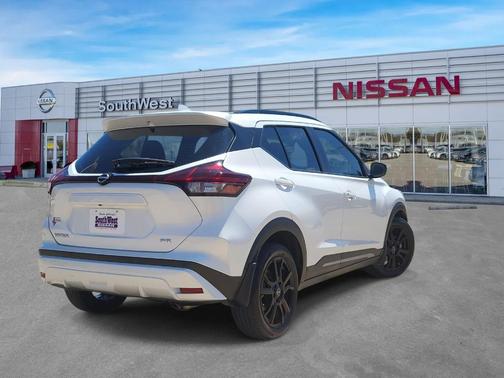 Aspen White 2024 Nissan Kicks SR