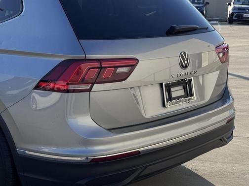 Pyrite Silver Metallic 2024 Volkswagen Tiguan 2.0T S