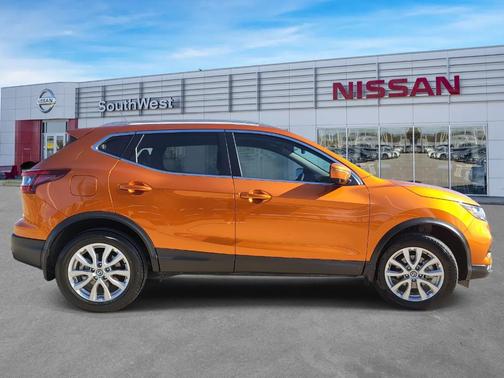 2022 Nissan Rogue Sport SV