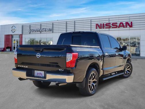 2017 Nissan Titan SV