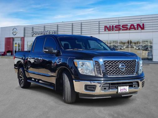 2017 Nissan Titan SV