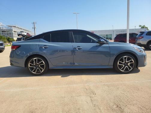 2t Gry Blk Roof 2025 Nissan Sentra SR