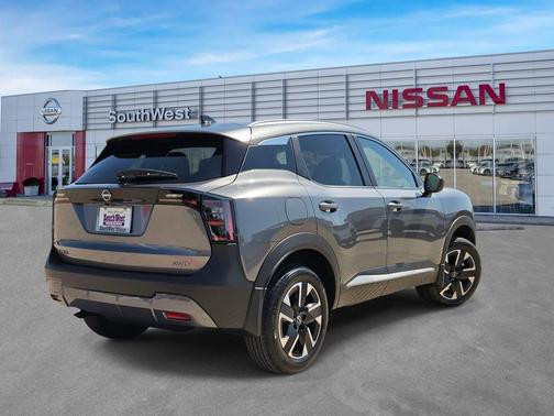 Gun Metallic 2027 Nissan Kicks SV
