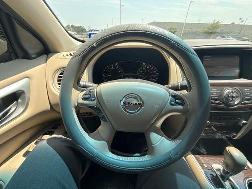 Cayenne 2015 Nissan Pathfinder SL