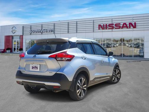 Brilliant Silver 2019 Nissan Kicks SR