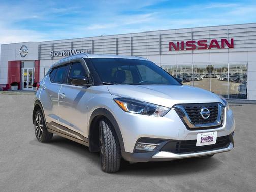 Brilliant Silver 2019 Nissan Kicks SR