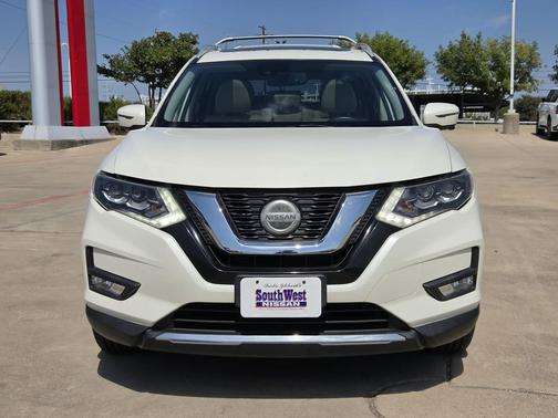 Pearl White 2018 Nissan Rogue SL