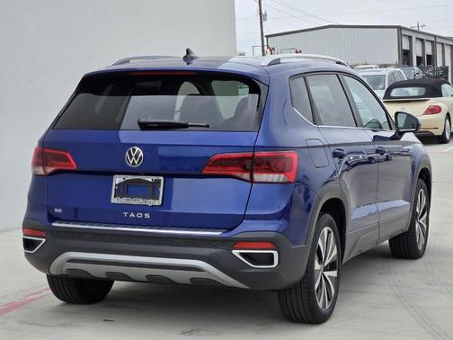 Blue Dusk 2024 Volkswagen Taos 1.5T SE