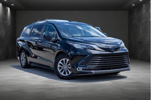 2022 Toyota Sienna XLE 7 Passenger