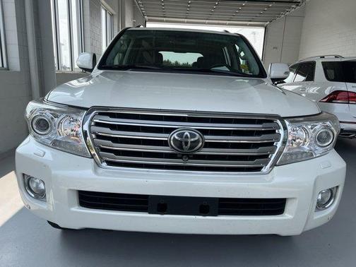2014 Toyota Land Cruiser V8