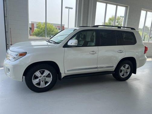 2014 Toyota Land Cruiser V8