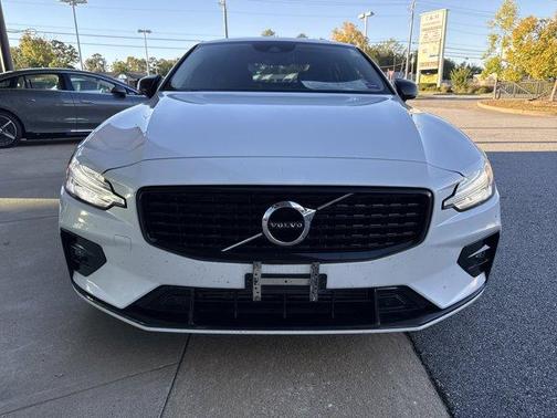 2021 Volvo S60 MOMENTUM