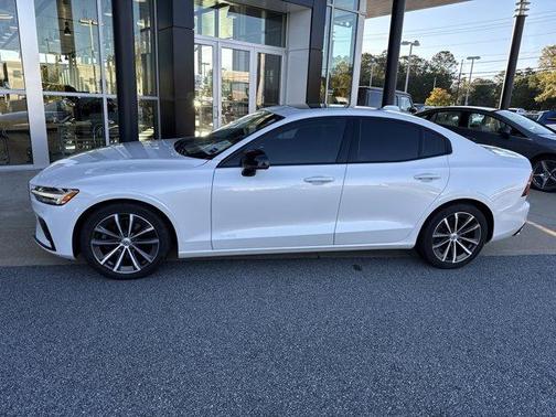 2021 Volvo S60 MOMENTUM