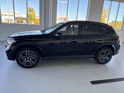 2026 Mercedes-Benz GLC 300 Base