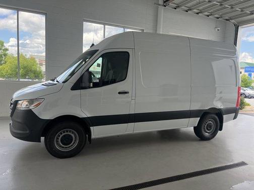 2025 Mercedes-Benz Sprinter 2500 Standard Roof